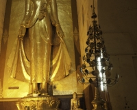 Statua del Buddha dentro Ananda Temple KONAGAMANA  EAST in Bagan Foto n. AOK7047
