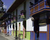 Via colorata della cittadina di Salento Foto n. POA2563