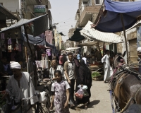 Suk, mercato, in una via di Luxor / Foto n. 0121