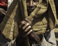 Uomo etnia Benché al mercato di Debra Worke Foto n. 0344