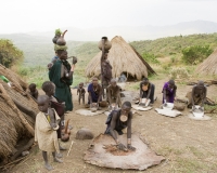 Scene di vita quotidiana tra i Surma nel villaggio di Kangula vicino Kibish, Foto n. 1277