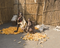 Scene di vita nel villaggio di Elià 37 Km a sud-ovest di Gambela. Etnia Anuak, Foto n. 1996