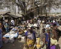 Mercato di Tuna  sulla strada per la città di Wa, Ghana Foto n. 5034