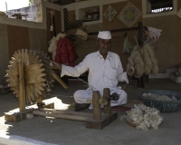 Tessitore in villaggio vicino il Grande deserto del Kutch Foto N: POA8372