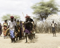 Danze in un villaggio etnia turkana vicino lago Turkana Foto n. POA0687