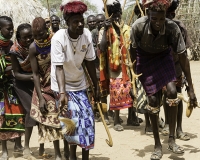 Danze in un villaggio etnia turkana vicino lago Turkana Foto n. POA0701