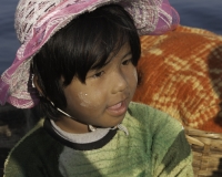 Bimba con il padre pescatore sul Lago Inle Foto n. AOK8547