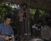 Fabbro nel mercato di un  villaggio sul Lago Inle Foto n. AOK8559