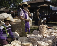 Mercato in villaggio sul Lago Inle Foto n. AOK 8561