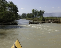 Sbarramento lungo il canale per il villaggio di Inthein Foto n. AOK8620