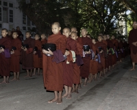 Monaci studenti nel Monastero Bagaya nella città vecchia di Ava o Inwa foto n. AOK7244