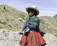 Ragazza lungo la strada per l’acquedotto Cumbe Mayo Foto n. AOK1364