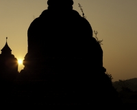 Tramonto tra le Pagode e Templi di Mrauk-U Foto n. AOK9359