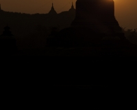 Tramonto tra le Pagode e Templi di Mrauk-U Foto n. AOK9363