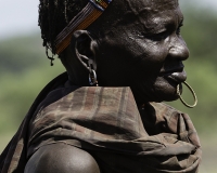 Donna etnia Toposa sulla strada per Kapoeta -Sud Sudan- Foto n. POA0897