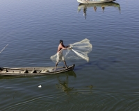 Pescatori sul Lago Amarapura ripresi dal ponte in tek U Bein Foto n. AOK7320