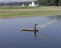 Pescatori sul Lago Amarapura ripresi dal ponte in tek U Bein Foto n. AOK7332